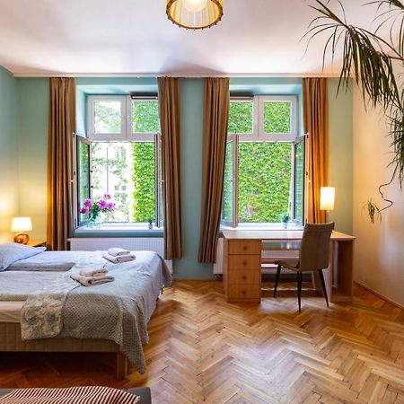 Spacious, Central & Artistic W/Brand New Bathroom! Krasków Exterior foto