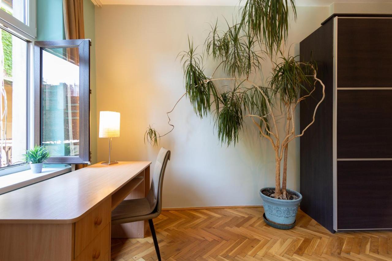Spacious, Central & Artistic W/Brand New Bathroom! Krasków Exterior foto
