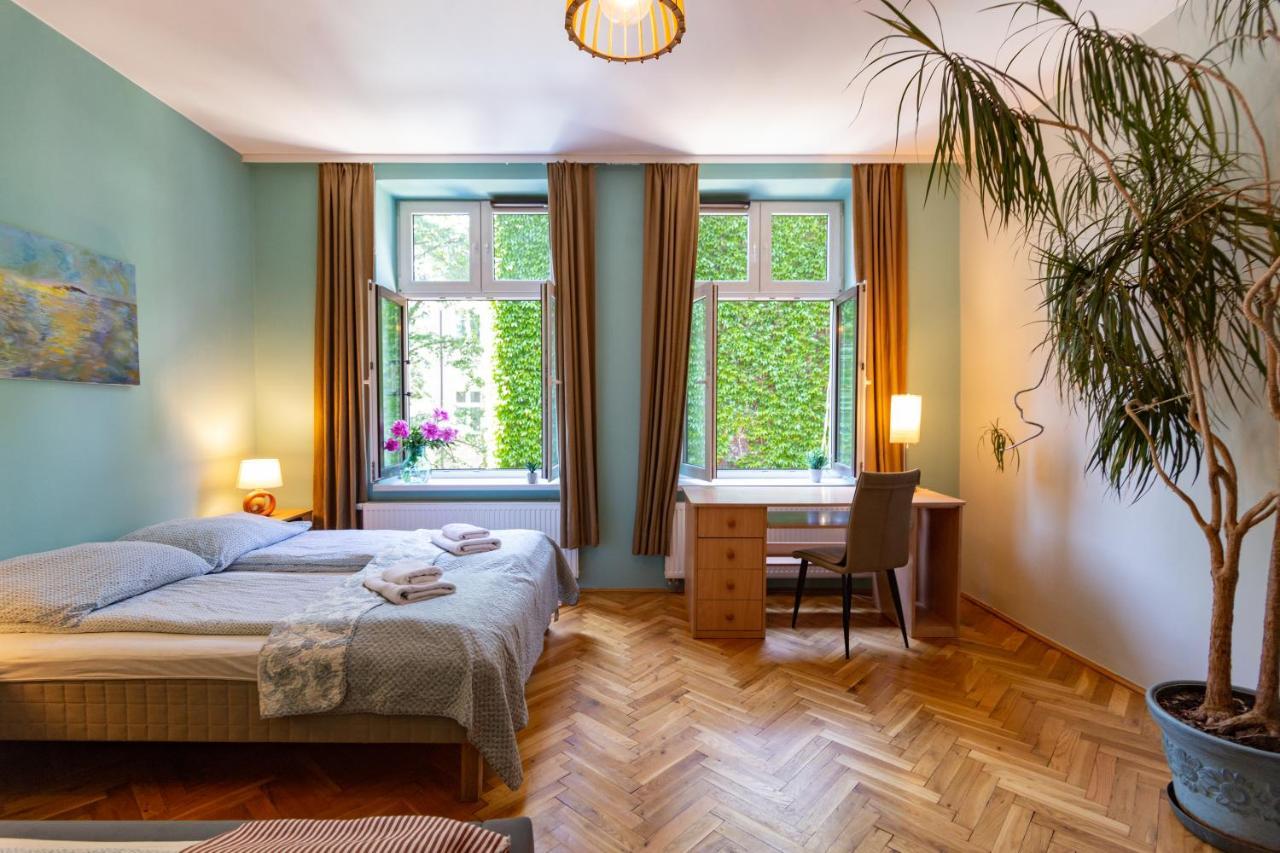 Spacious, Central & Artistic W/Brand New Bathroom! Krasków Exterior foto