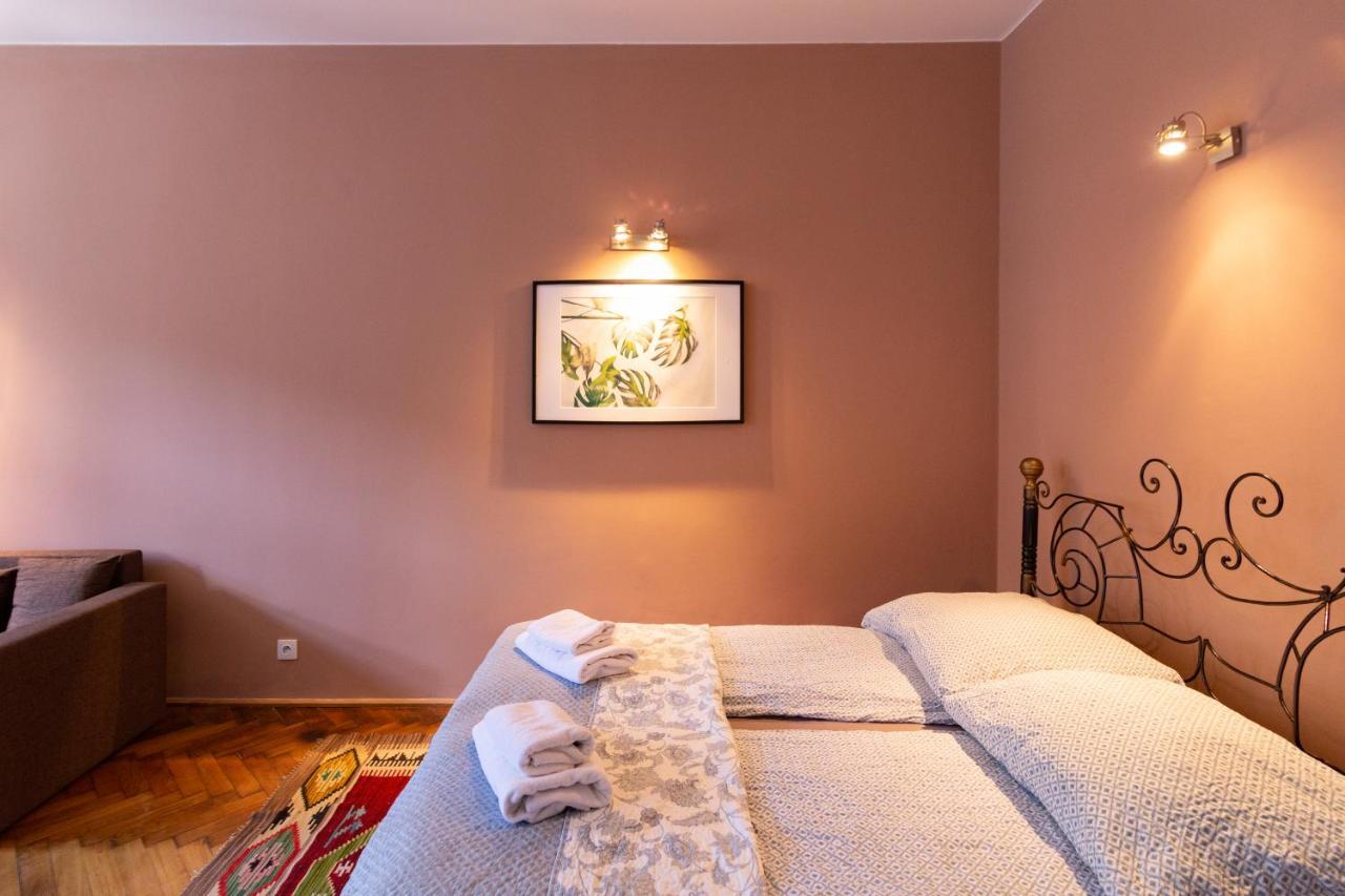 Spacious, Central & Artistic W/Brand New Bathroom! Krasków Exterior foto