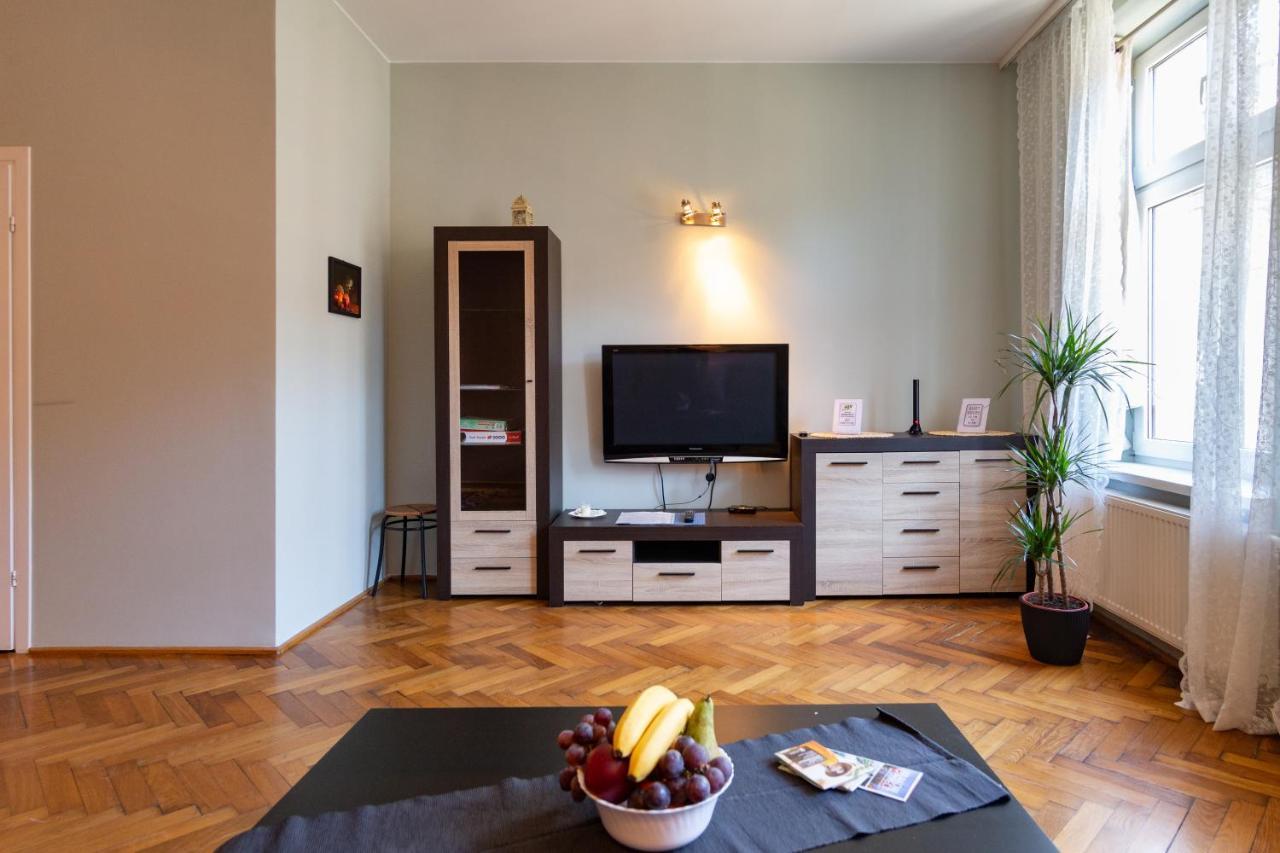 Spacious, Central & Artistic W/Brand New Bathroom! Krasków Exterior foto