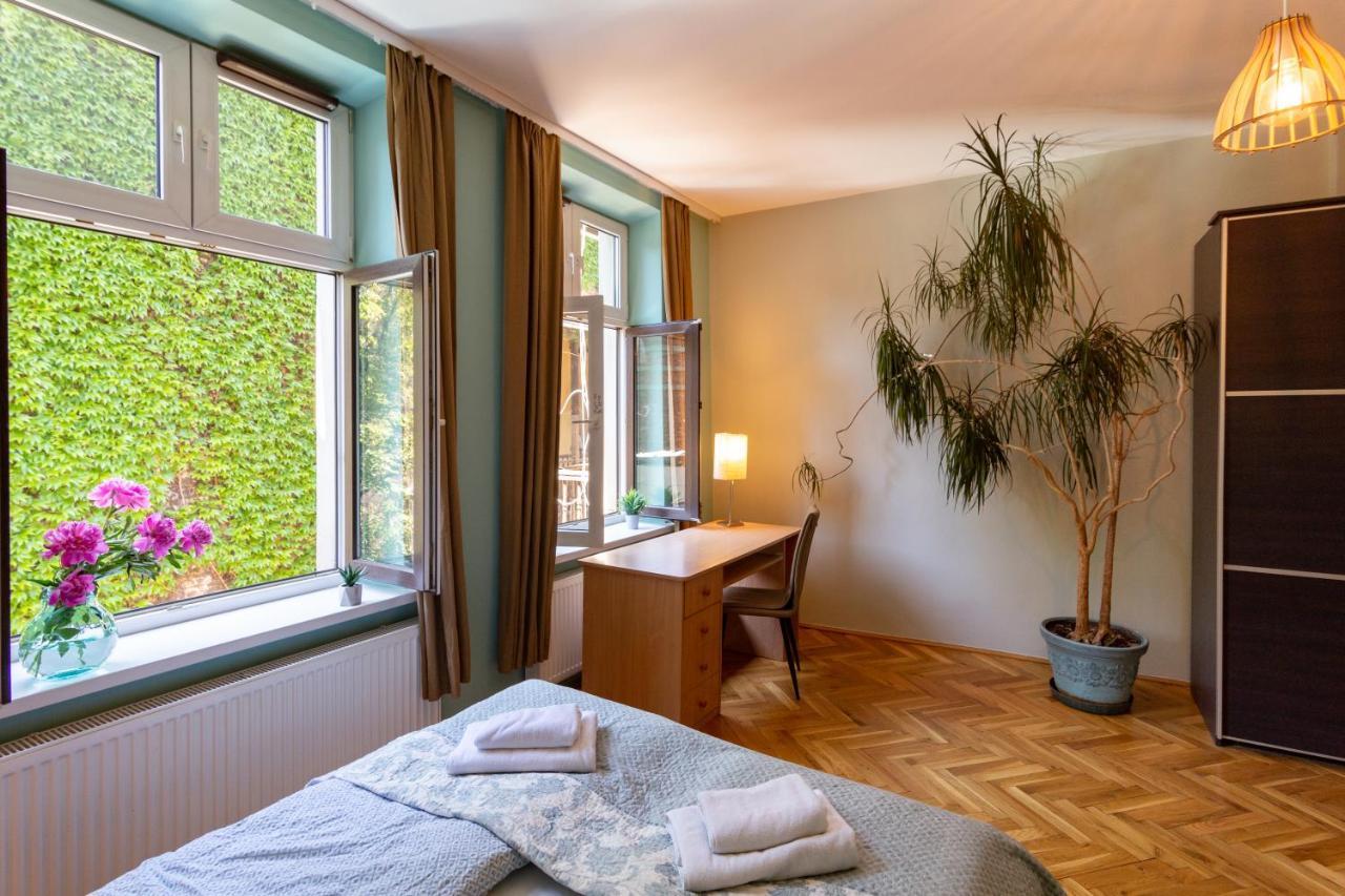 Spacious, Central & Artistic W/Brand New Bathroom! Krasków Exterior foto