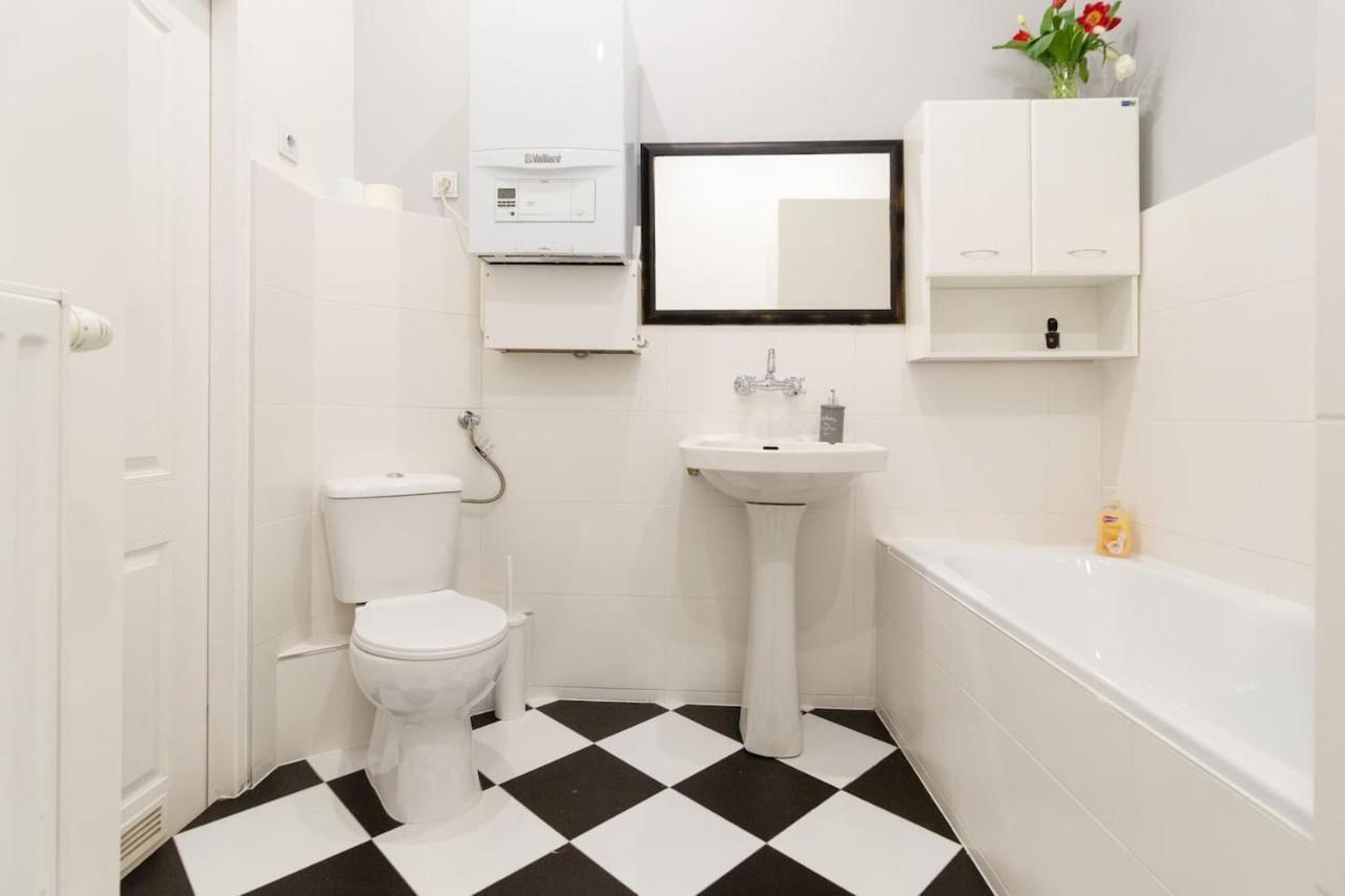 Spacious, Central & Artistic W/Brand New Bathroom! Krasków Exterior foto